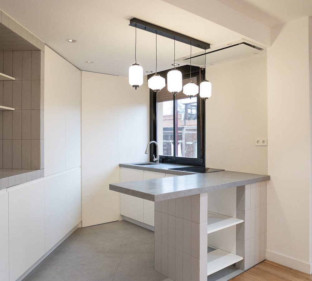 Cocina reformada con el despacho de arquitectura de Lontur Homes