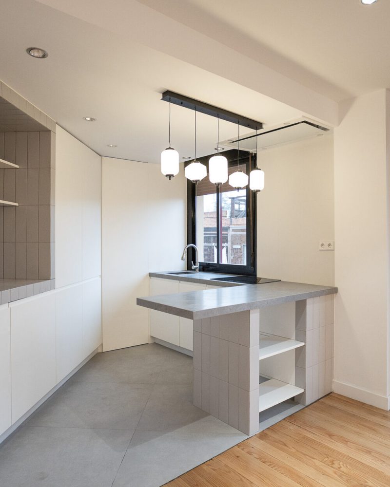 Cocina reformada con el despacho de arquitectura de Lontur Homes